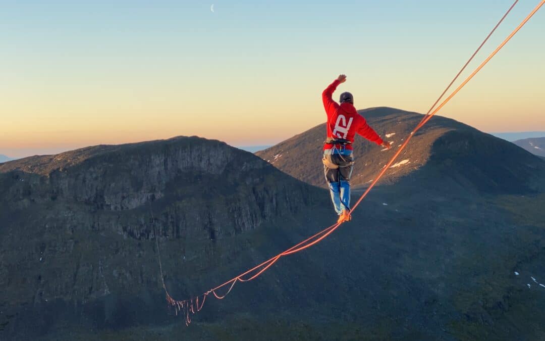 Quirin Herterich stellt neuen Highline Weltrekord in Lapporten auf